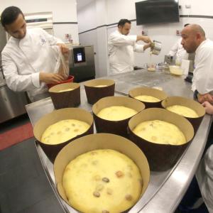 PEPPE LEOTTA ALTA FORMAZIONE CORSI CONPAIT-SICILIA SCUOLA PASTICCERIA CORSO LE MILLE SFUMATURE DEL PANETTONE E LA GESTIONE DEL LIEVITO MADRE CON IL CAMPIONE DEL MONDO FABRIZIO DONATONE