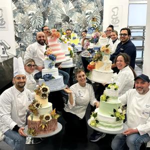 PEPPE LEOTTA ALTA FORMAZIONE CORSI CONPAIT-SICILIA SCUOLA CORSO MONTAGGIO, SPATOLATURA E DECORAZIONE SULLE TORTE DA RICORRENZA